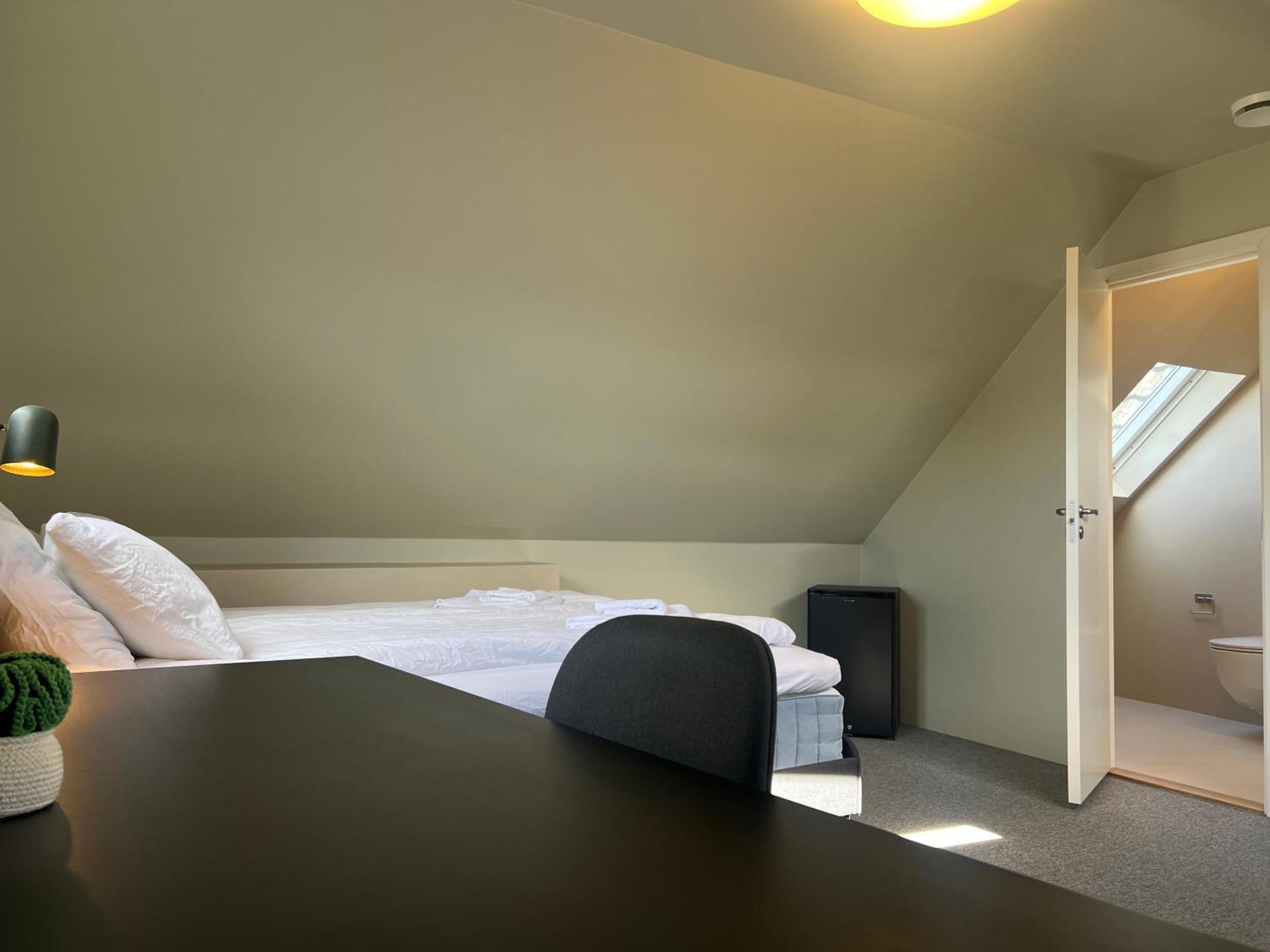 Central Guest House - Bedroom With En Suite Bathroom Stavanger Room photo
